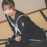 Japonaise en uniforme