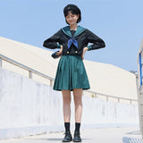 fille en uniforme japonais